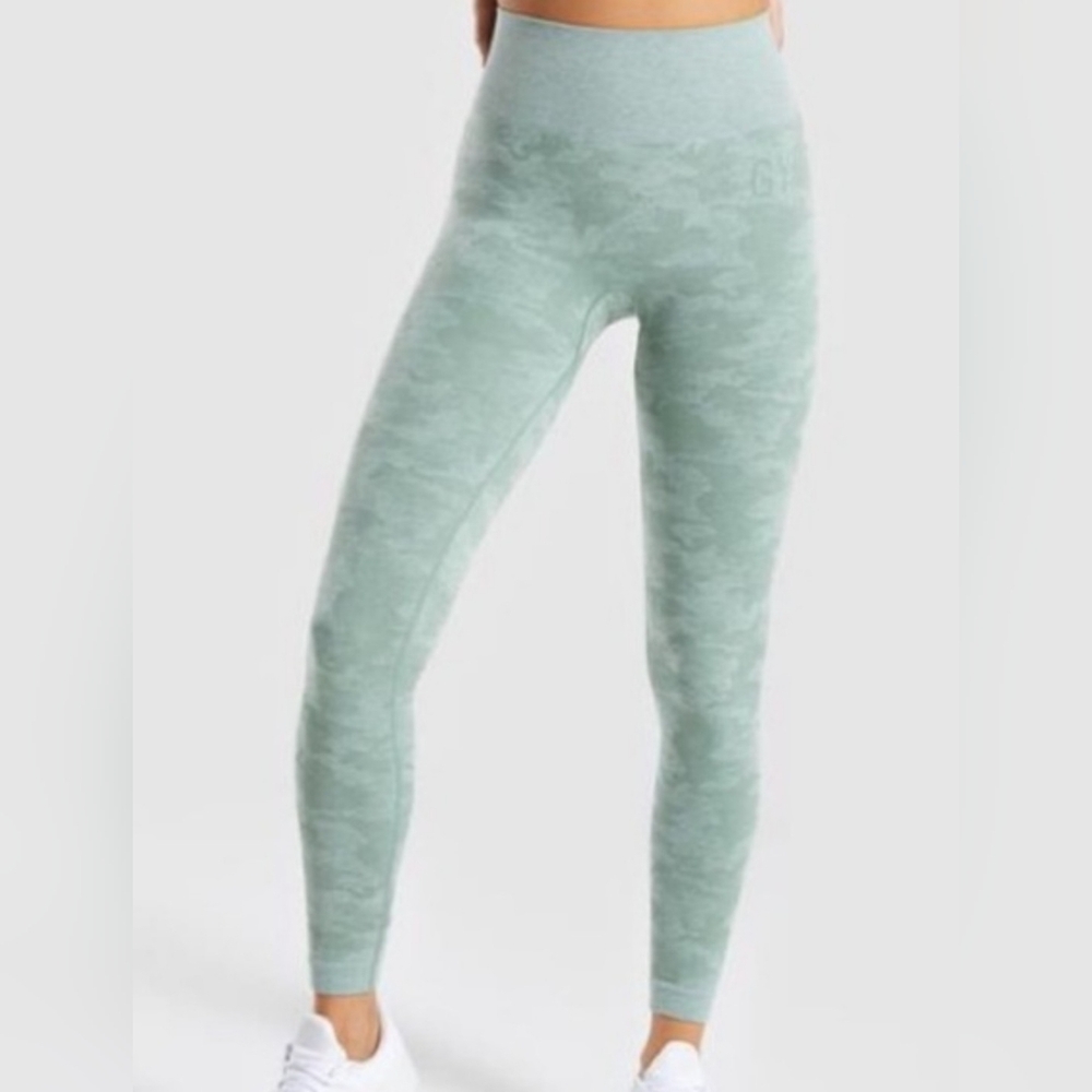Gymshark Women’s Olive Camouflage Seamless Leggings Size XS High Waisted EUC
